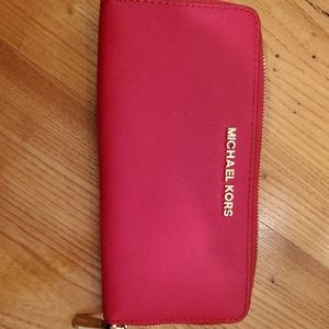 Michael Kors Jet Set Travel Zip Around Continental